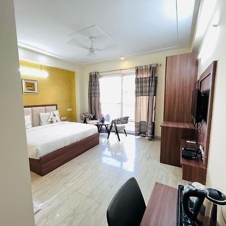 Hotel The Luxe 18 - Golf Course Road Gurgaon Esterno foto
