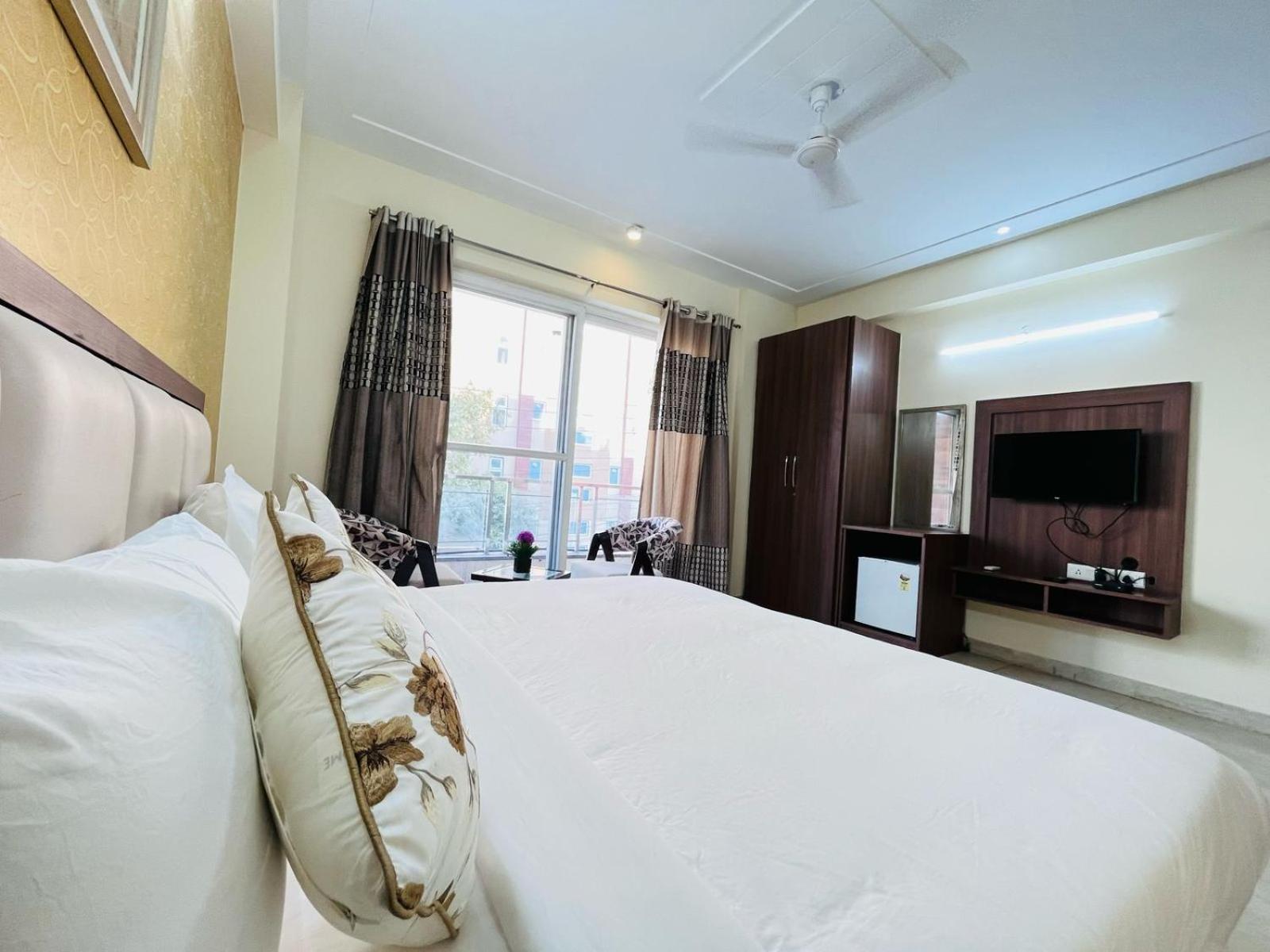 Hotel The Luxe 18 - Golf Course Road Gurgaon Esterno foto