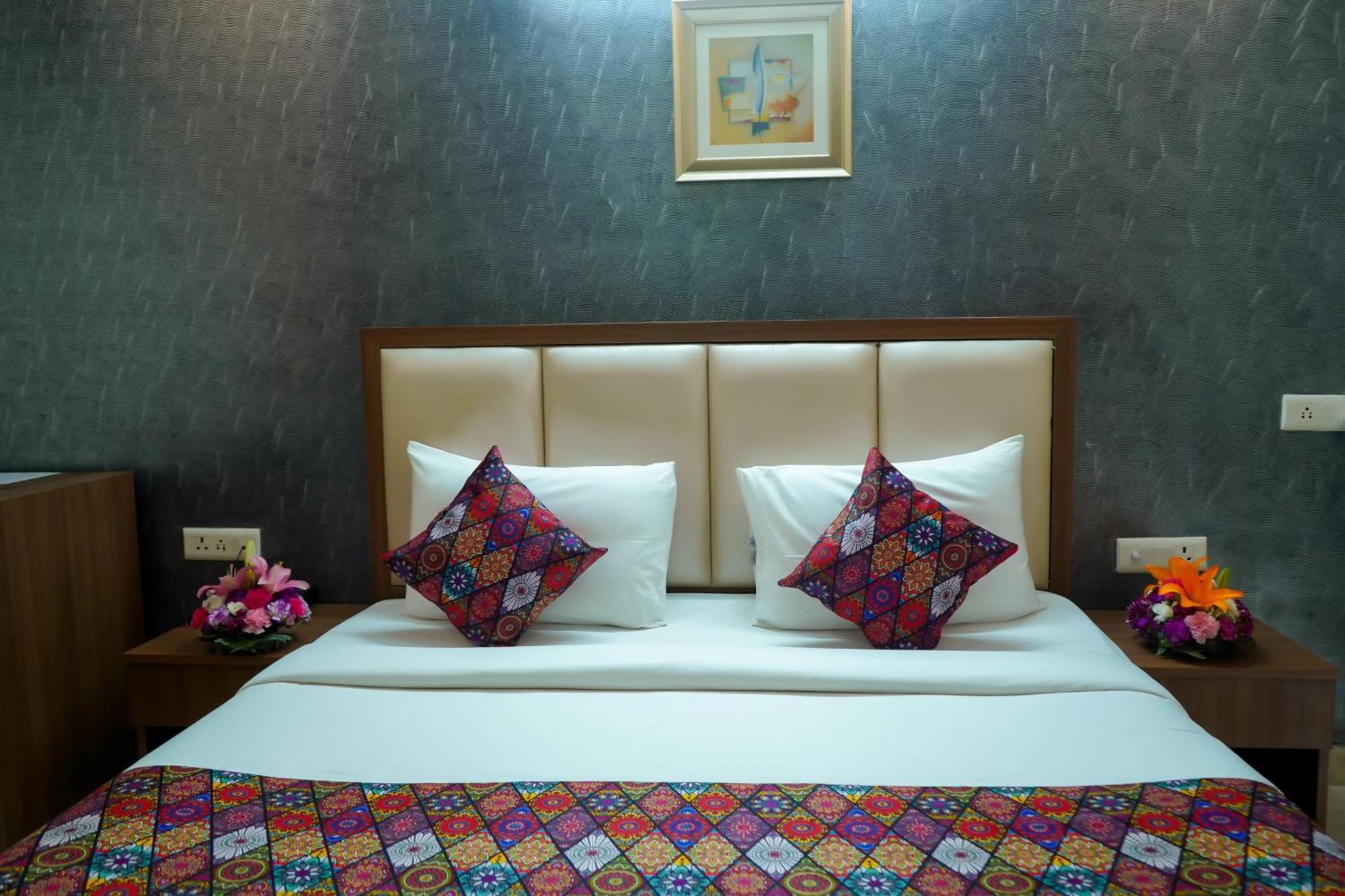 Hotel The Luxe 18 - Golf Course Road Gurgaon Esterno foto