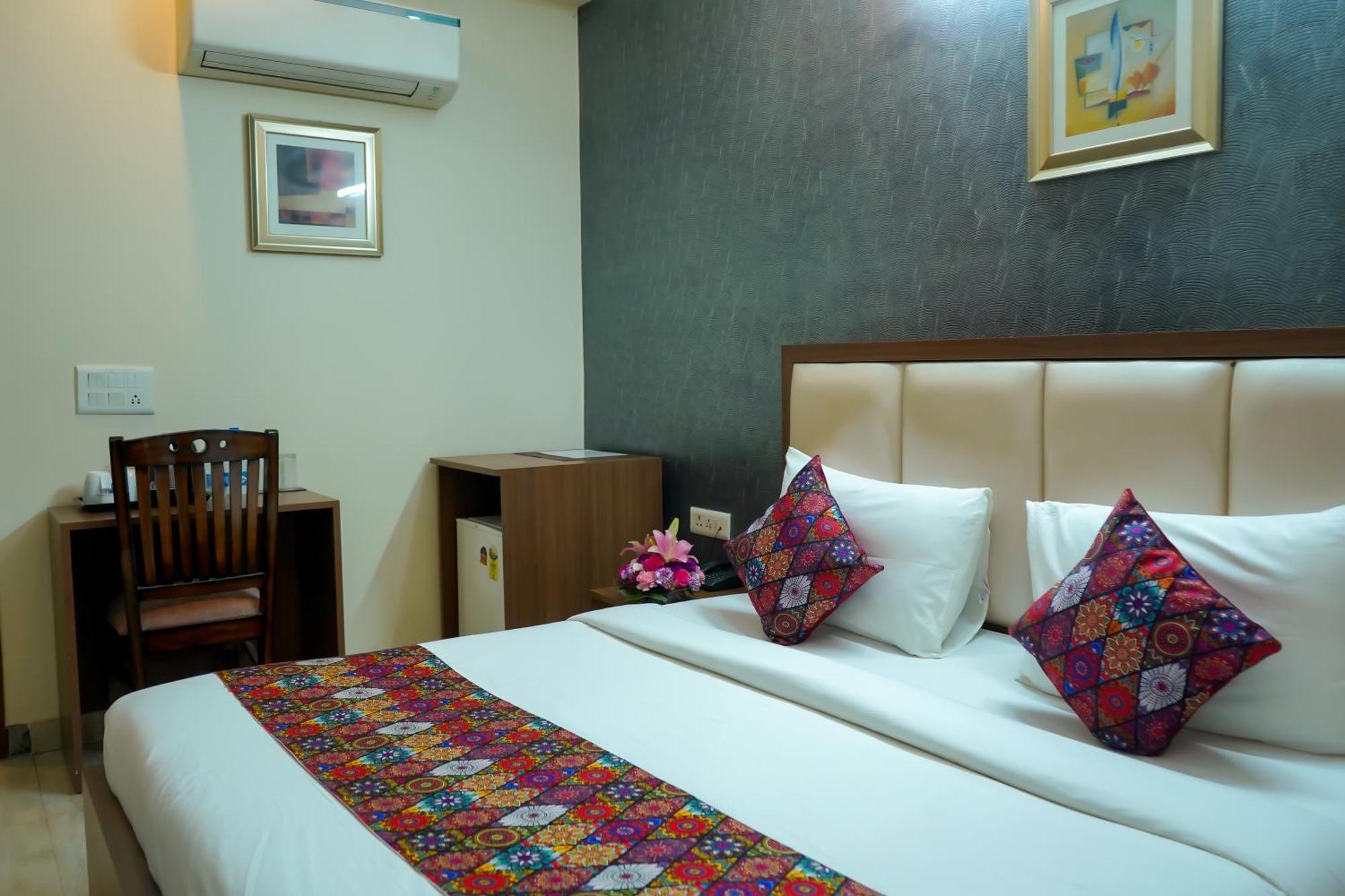 Hotel The Luxe 18 - Golf Course Road Gurgaon Esterno foto