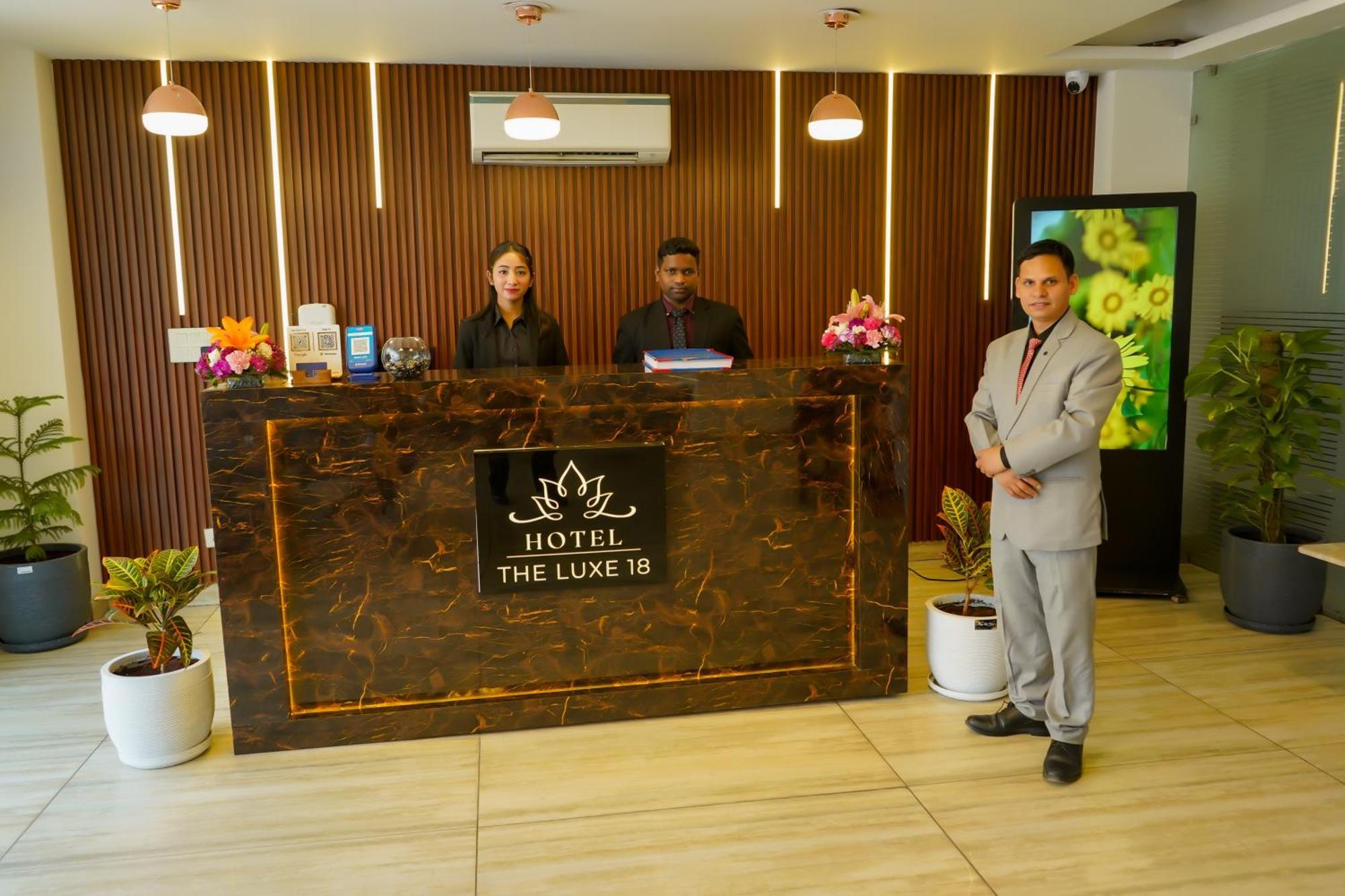 Hotel The Luxe 18 - Golf Course Road Gurgaon Esterno foto