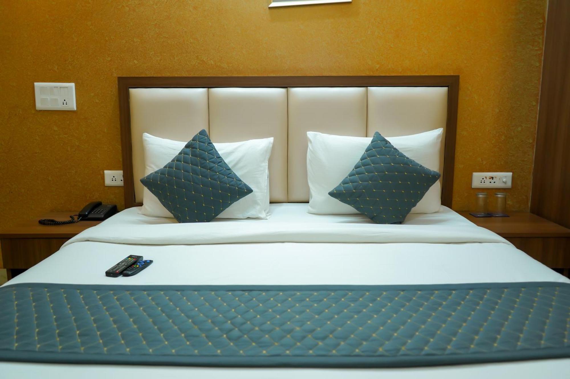 Hotel The Luxe 18 - Golf Course Road Gurgaon Esterno foto