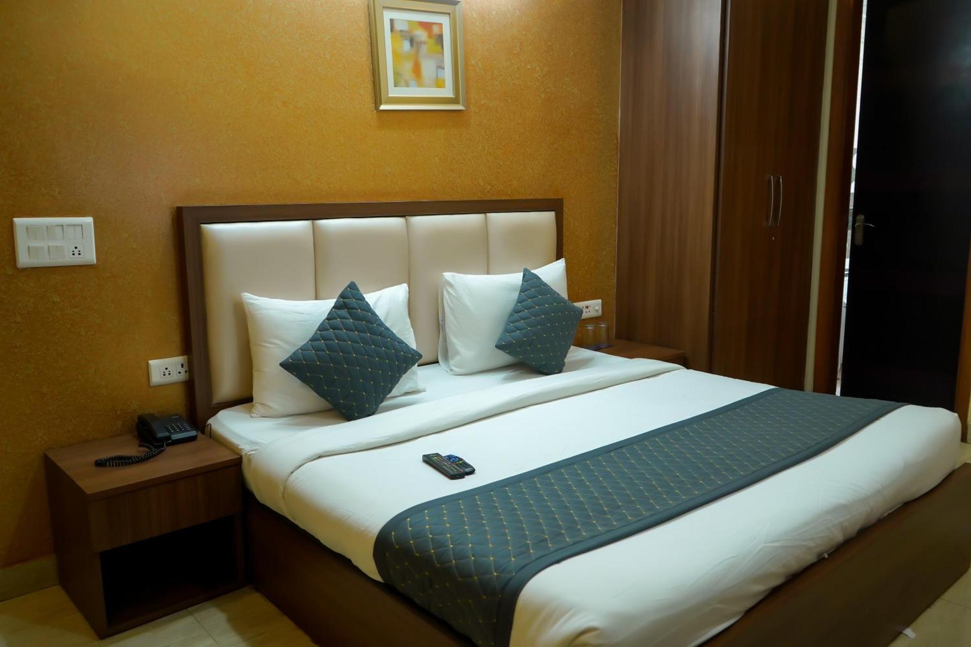 Hotel The Luxe 18 - Golf Course Road Gurgaon Esterno foto