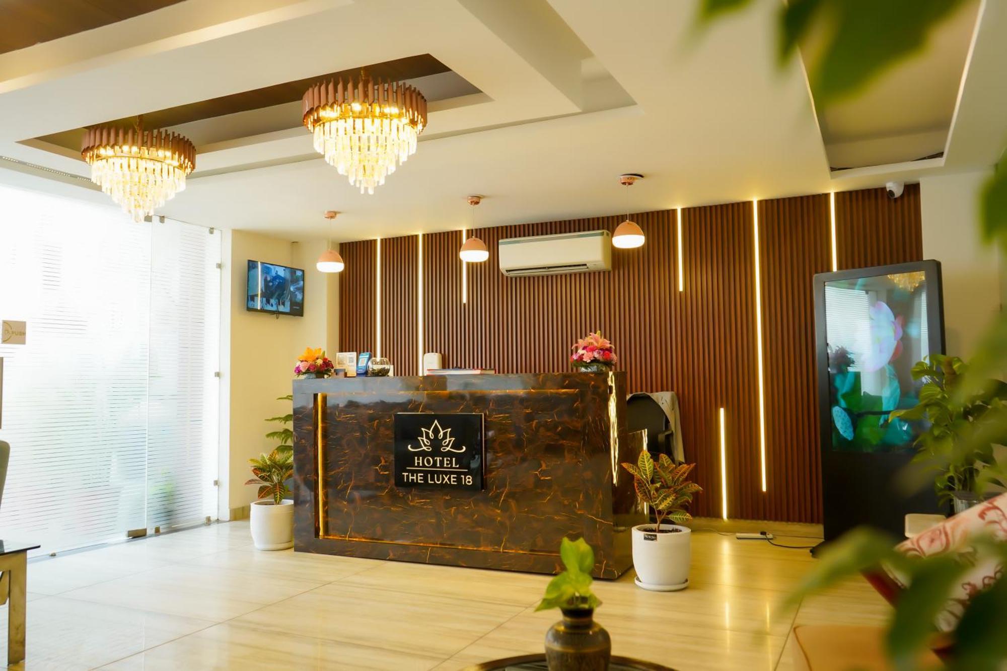 Hotel The Luxe 18 - Golf Course Road Gurgaon Esterno foto
