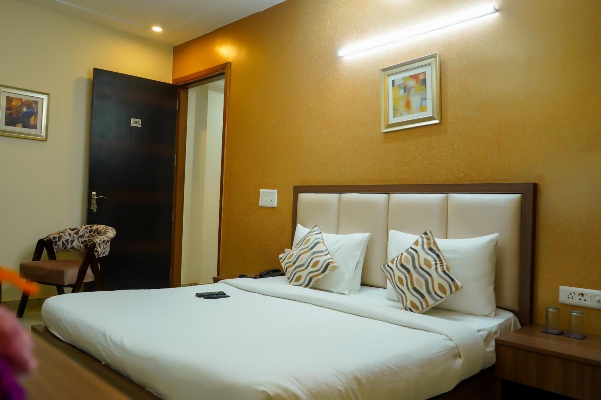 Hotel The Luxe 18 - Golf Course Road Gurgaon Esterno foto