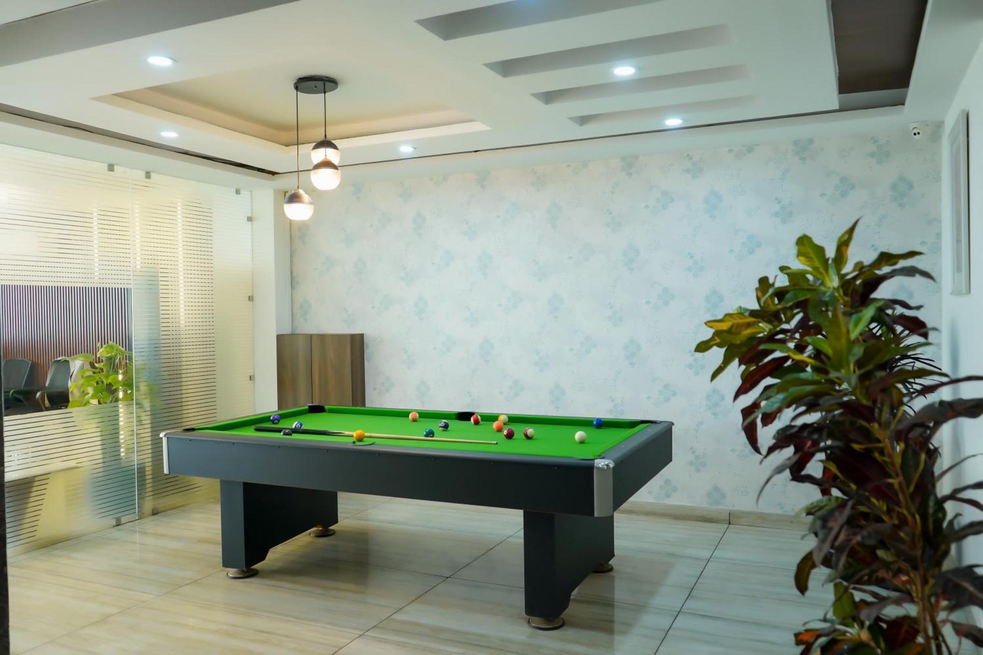 Hotel The Luxe 18 - Golf Course Road Gurgaon Esterno foto