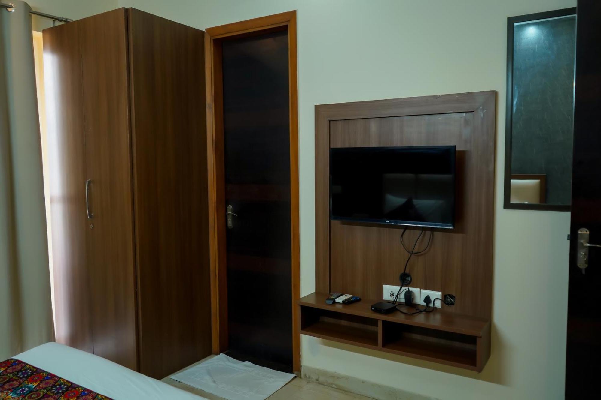Hotel The Luxe 18 - Golf Course Road Gurgaon Esterno foto